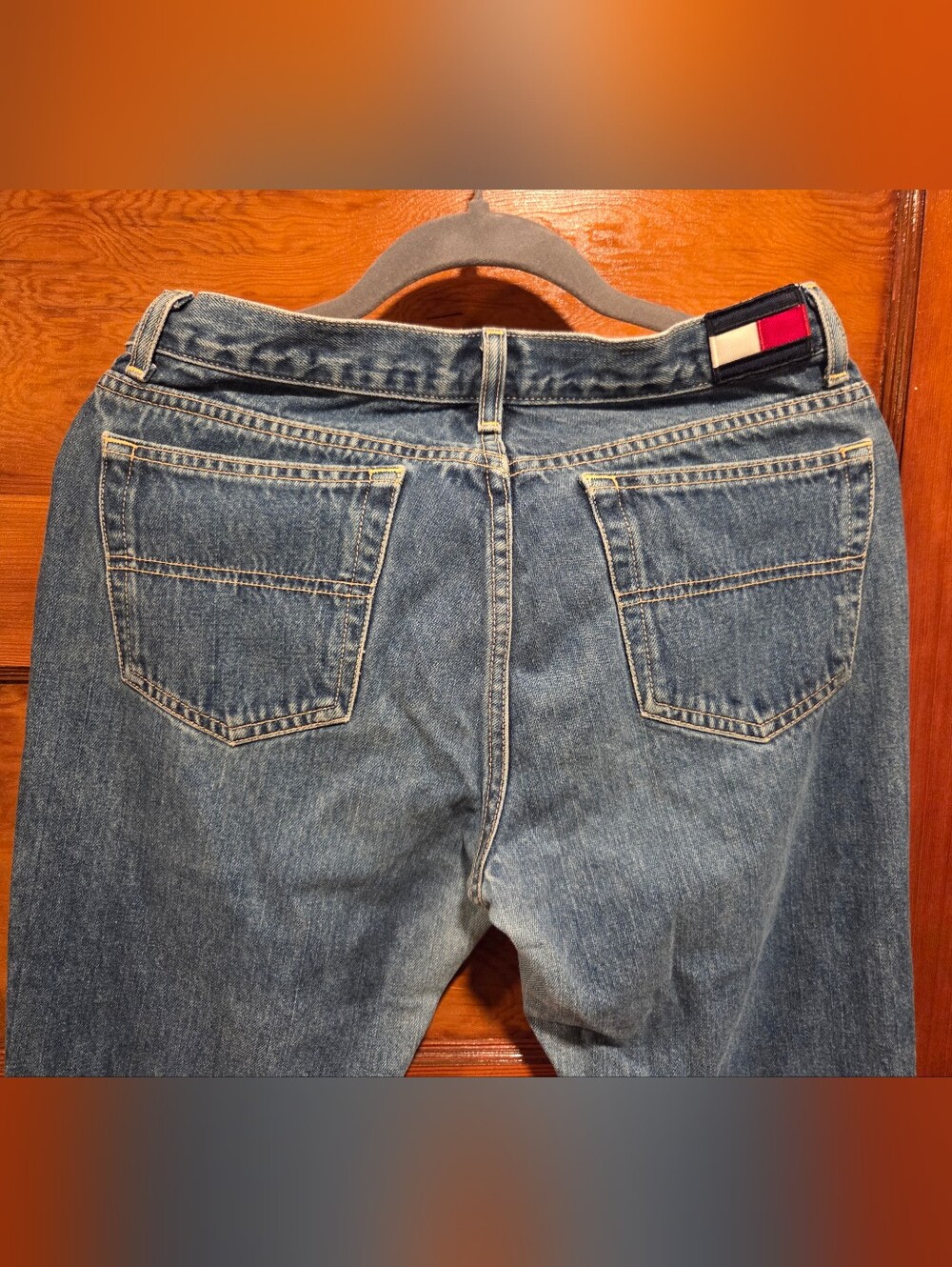 Tommy Hilfiger Relaxed Jeans with Flag Patch (SIZE 9)